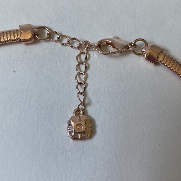 Elegant Gold Glitter Silver circle pendant necklace - Picture 4 of 7